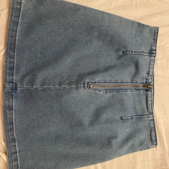 I’m selling this skirt beacuse is too small for me, and i never used them - Picture 2 of 2